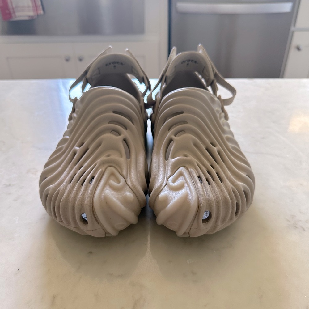 SALEHE BEMBURY HORCHATA CROCS SIZE 11 DS
